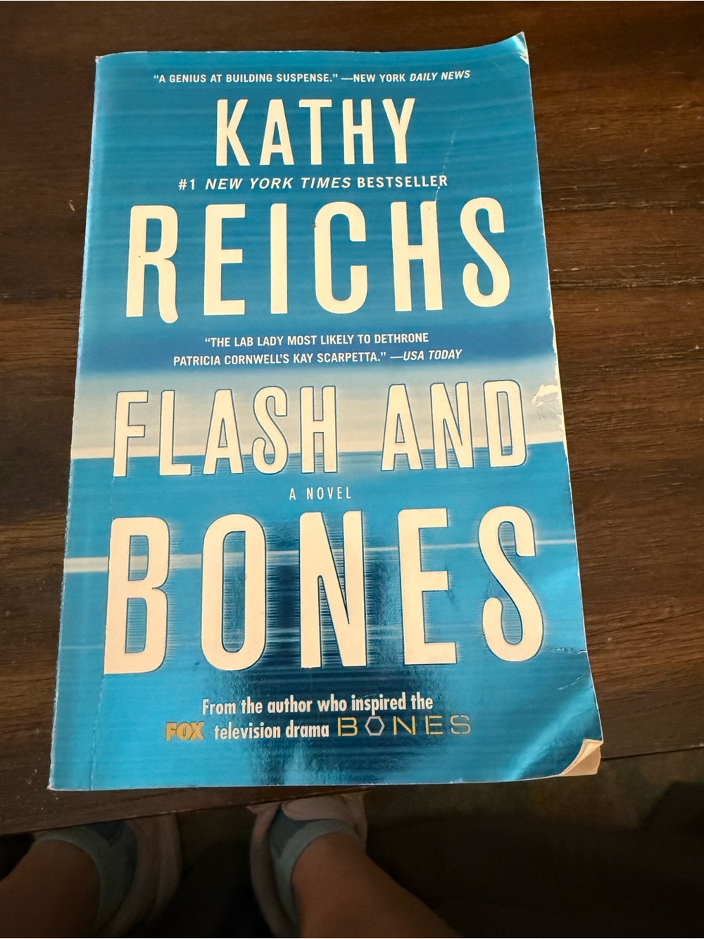 Kathy Reichs "Flash and Bones" Paperback Novel - Blue Cover